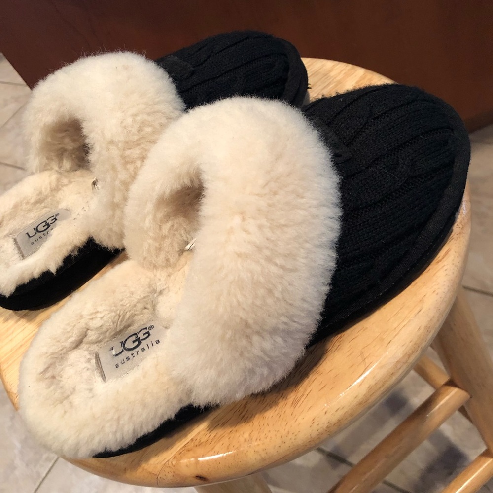 Black knit UGG slipper